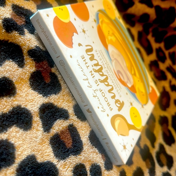 Beauty Bakerie Eyeshadow Pallet NEW! - Picture 3 of 4